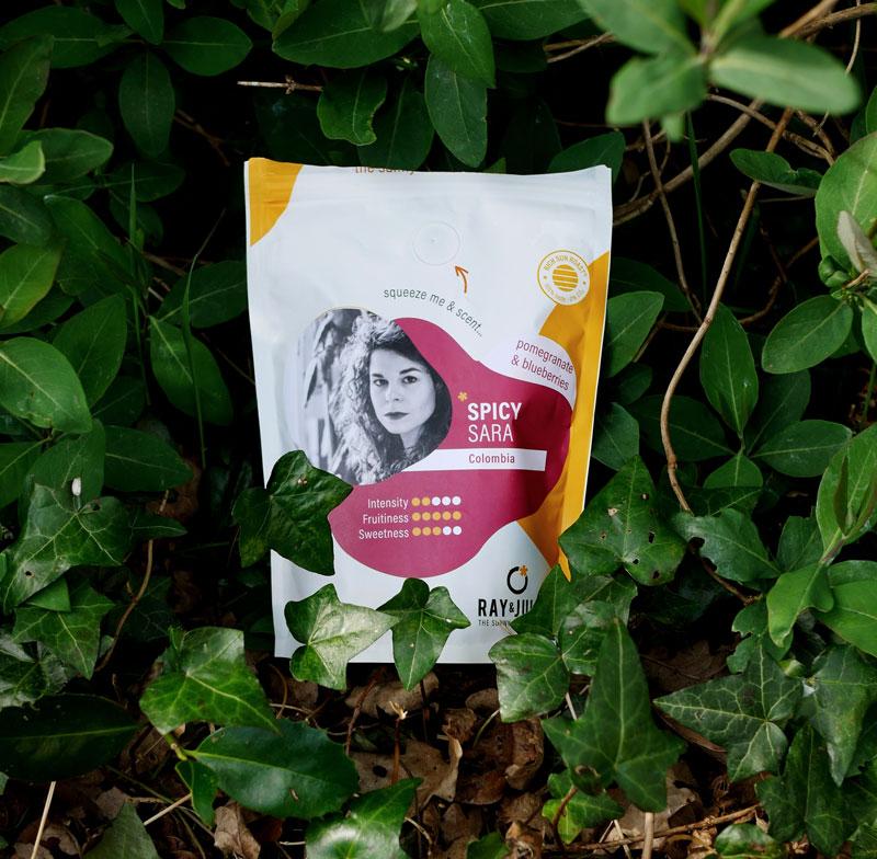 Ray & Jules Spicy Sara koffie natuur Spicy Sara koffie, pakje in de planten